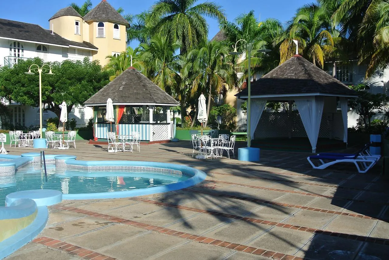 Beach Two Bedroom Loft Suite E29 Ocho Rios 2*,  Jamaica